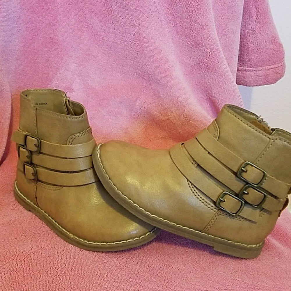 Boots - Picture 2 of 5